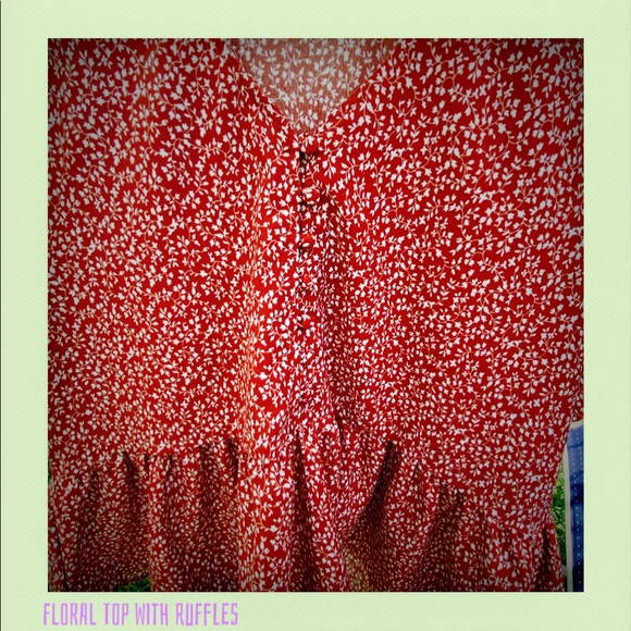 Boutique Floral Top - Picture 3 of 3